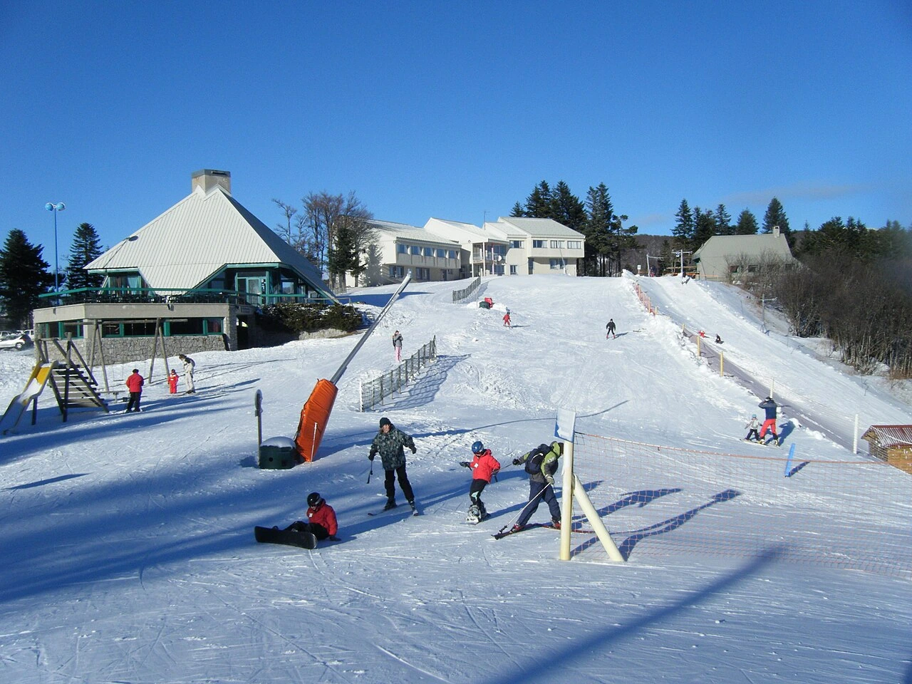 station rouge gazon ski